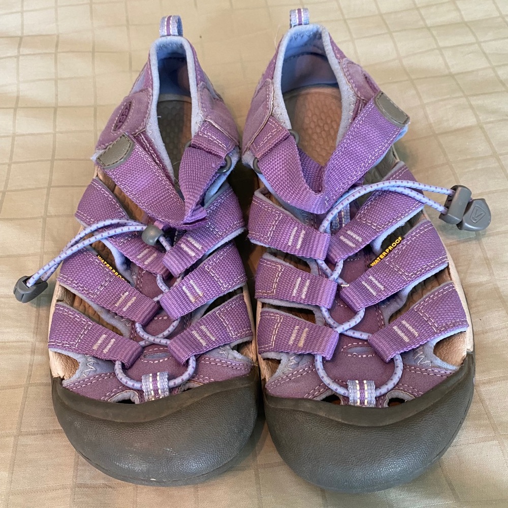Purple girls Keen water shoes very good used cond